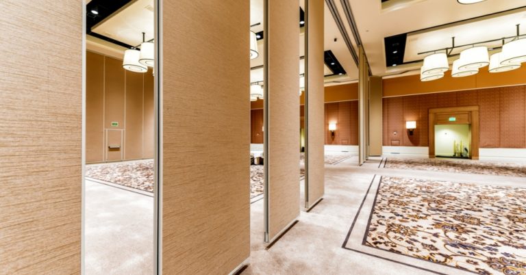 hufcor-600-series-terranea-california-operable-partition_955_500_s_c1-1-768x402
