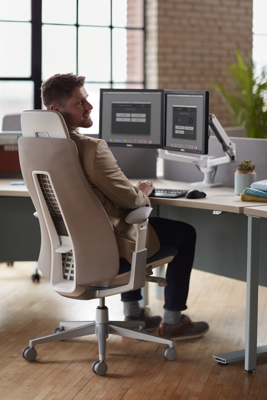 Eligiendo muebles ergonómicos para trabajo en casa